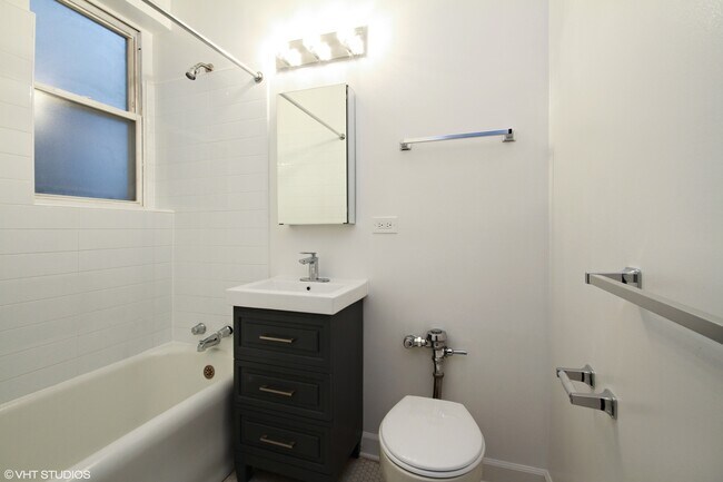 Foto del edificio - 432 W Belmont Ave