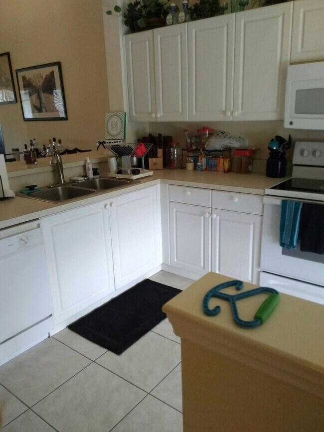 Foto del edificio - 2 Bedroom 2 Bath in Coral Falls