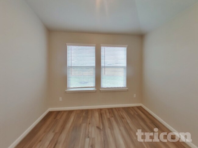 Foto del edificio - 5807 Noah Pl