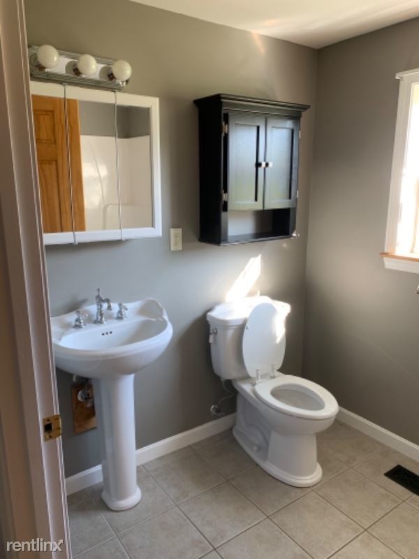 Building Photo - 1 br, 1 bath Apartment - 9 W Fountain Hill Rd