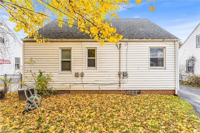 Building Photo - 17005 Lotus Dr