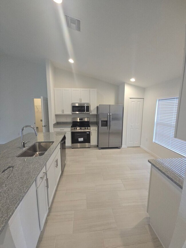 Building Photo - 3 bed 2 bath new construction home