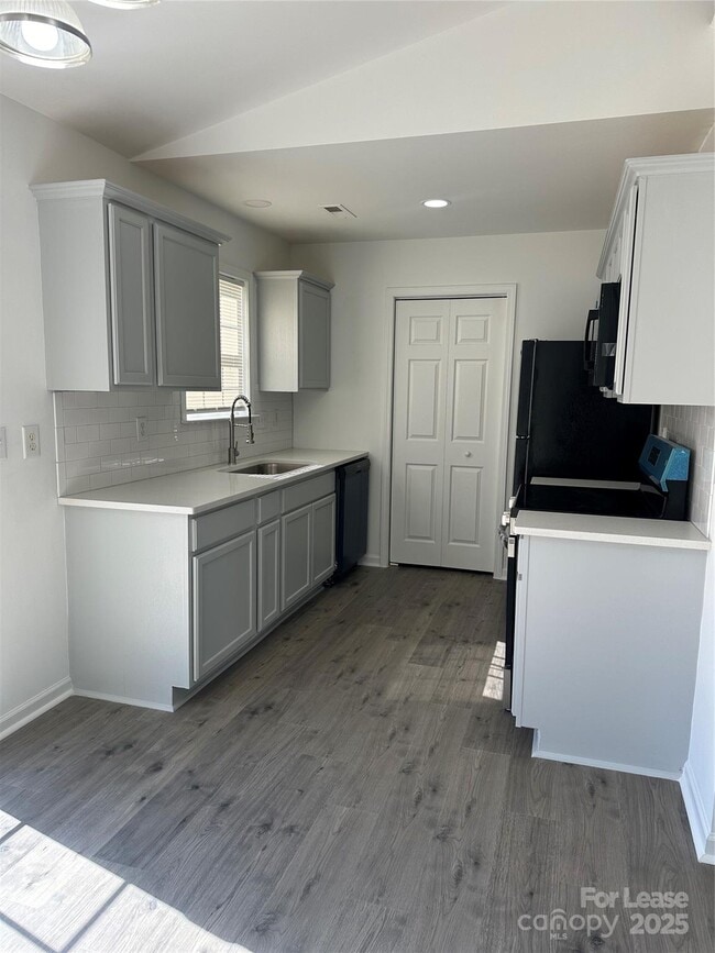 Building Photo - 1356 Pampas Cir