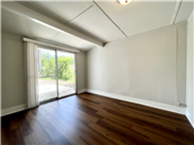 Building Photo - Gorgeous 3 bedroom / 1.5 bathroom home rea...