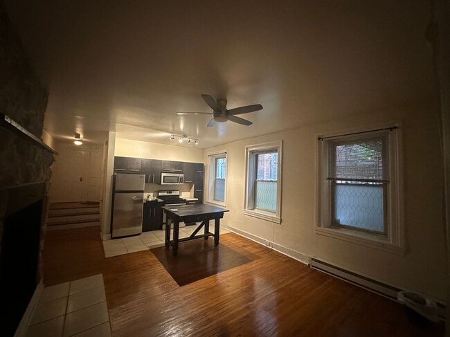 Building Photo - 6 E Franklin St