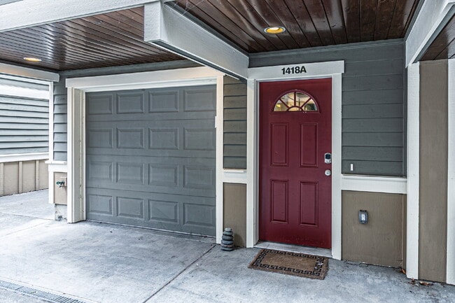 Building Photo - Beautifully Updated Ballard Townhome with Private Patio- Available August 1st- For RENT