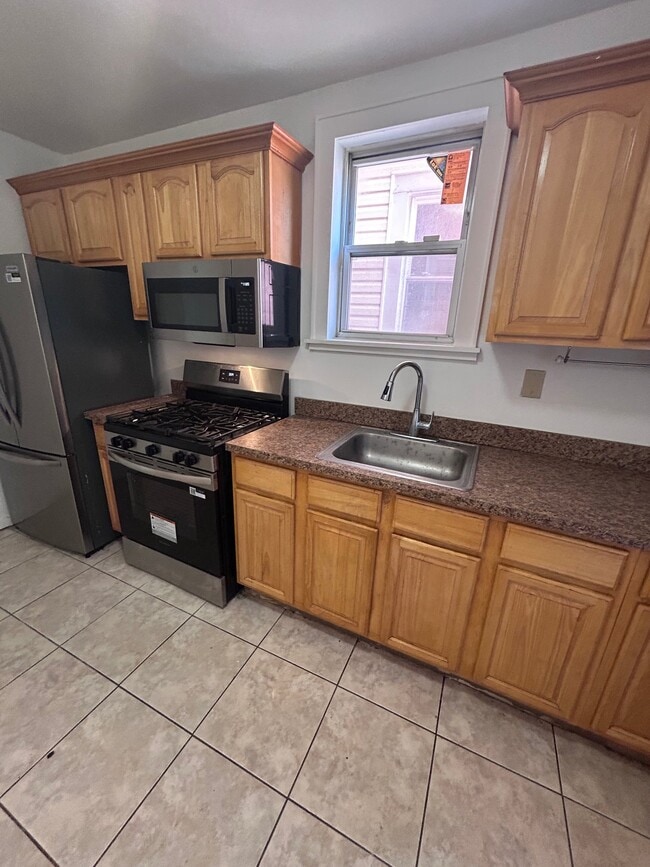 Photo - 626 E 230th St (The Bronx, NY) Apartment