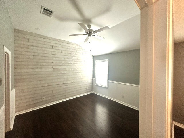 Building Photo - 11710 Southlake Dr
