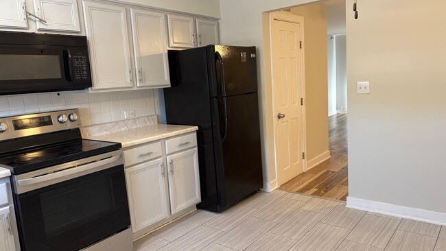 Building Photo - 9439 Bay Colony Dr