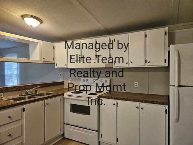 Building Photo - 2 bed 1.5 bath single wide located in Rock...