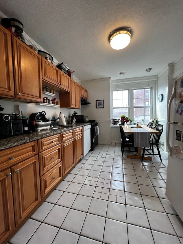 Primary Photo - Renovated Brookline Village 3 Bed. 1 Parki...