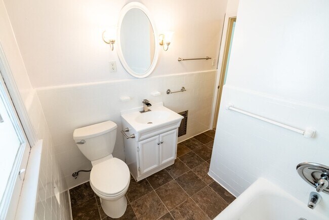 Interior Photo - 147 North Hamilton Drive