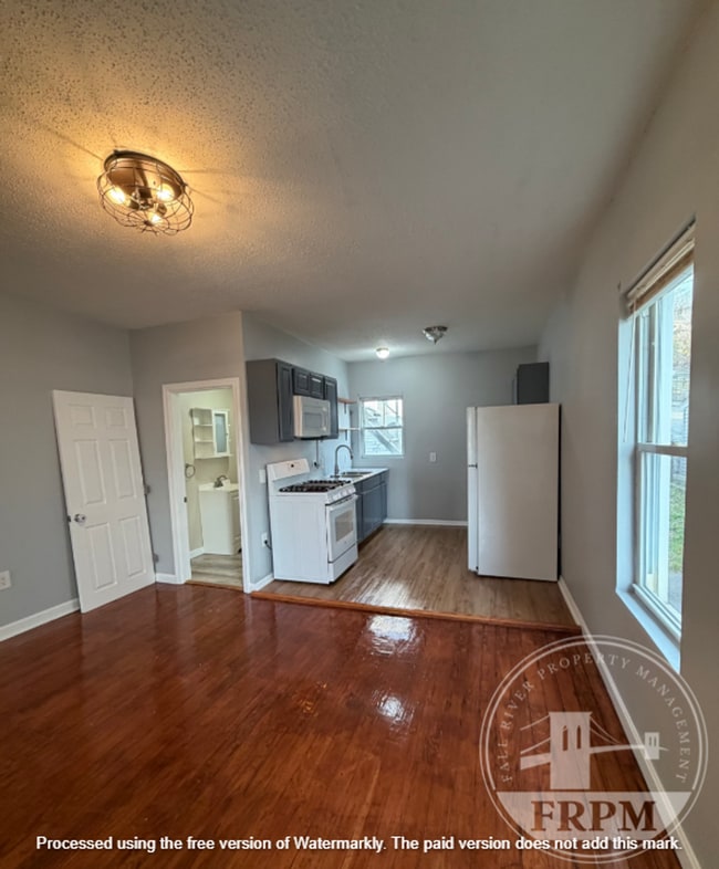 Building Photo - 1879 N Main St