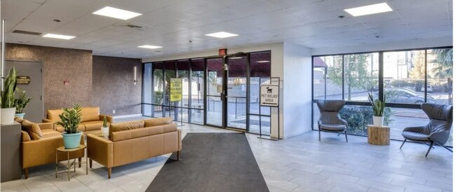 Foto del edificio - 3930 S University Center Dr
