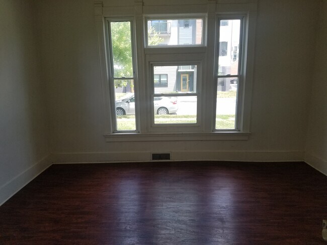Building Photo - 425 West Brackenridge Street