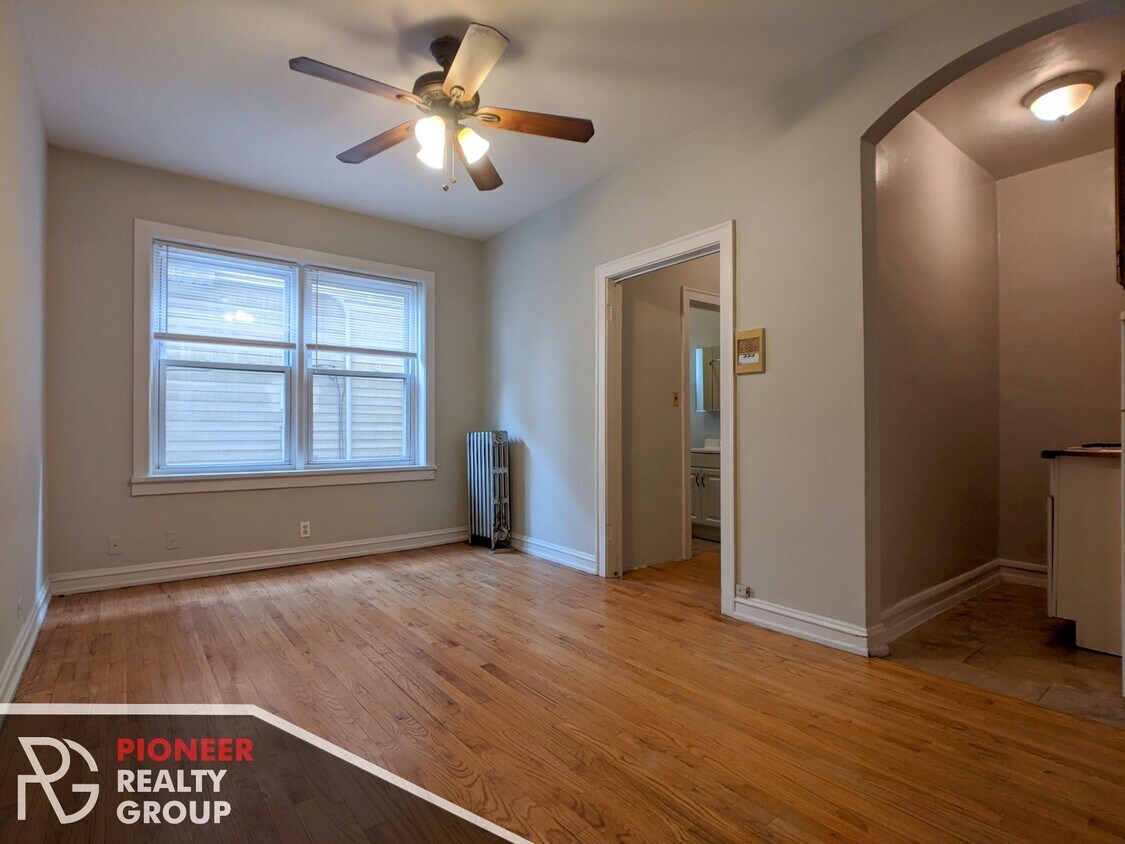 2827 N Burling St, Chicago, IL 60657 2827 N Burling St Chicago, IL