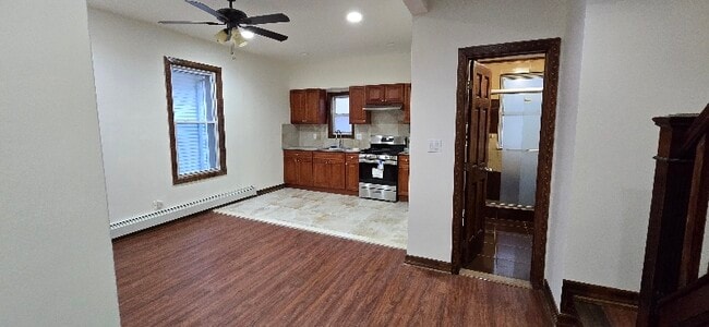 Photo - 400 E 7th St Apartment