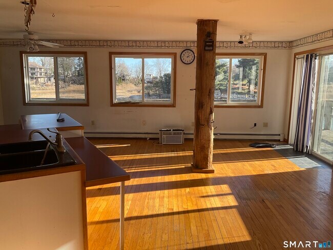 Foto del edificio - 52 Brown Rd