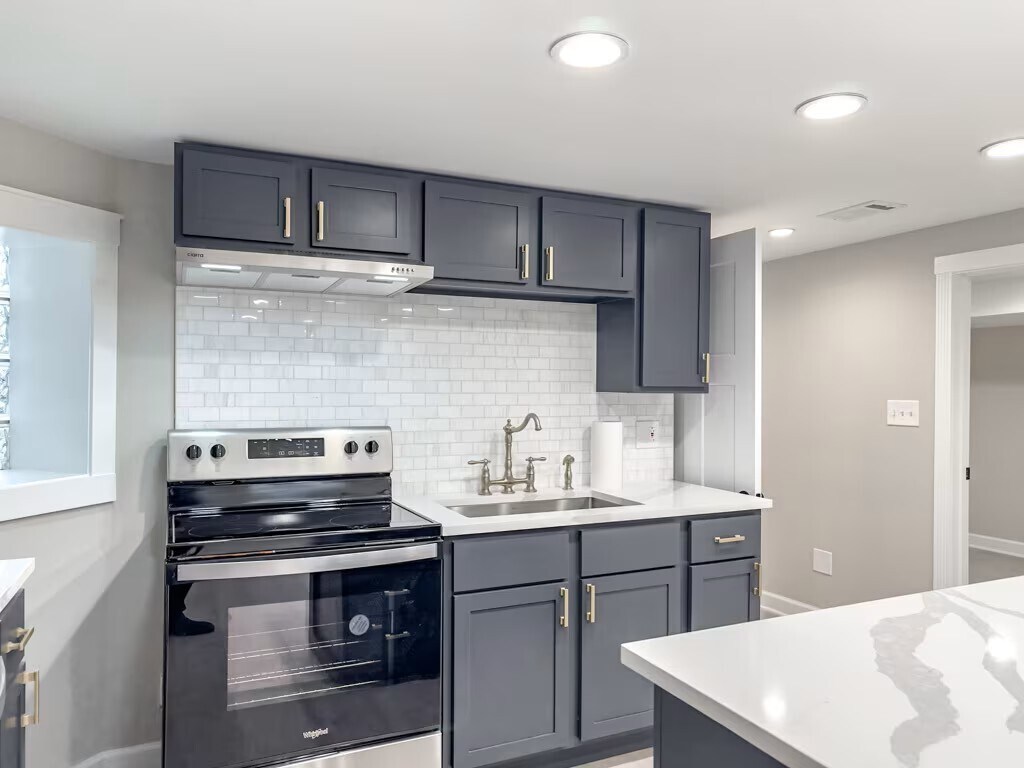 Foto principal - 1536 N Hamlin Ave