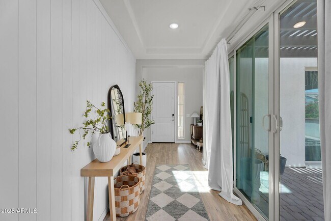 Building Photo - 9418 E Theia Dr