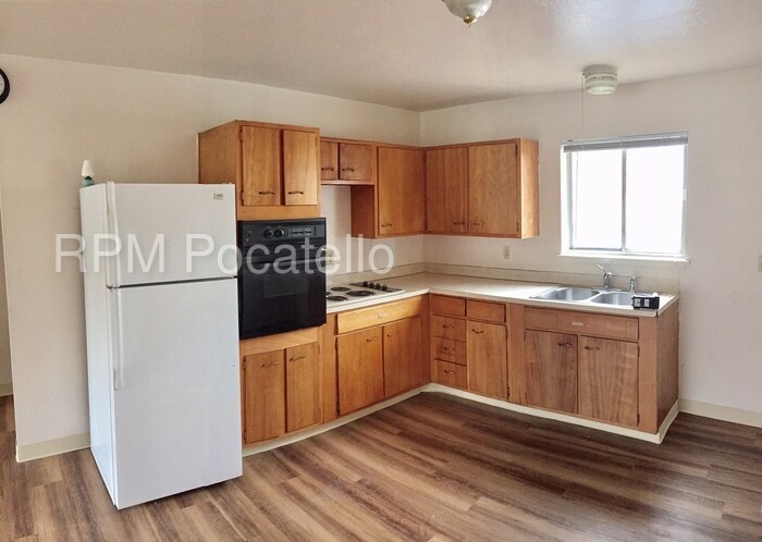 Primary Photo - 1070 McKinley Ave