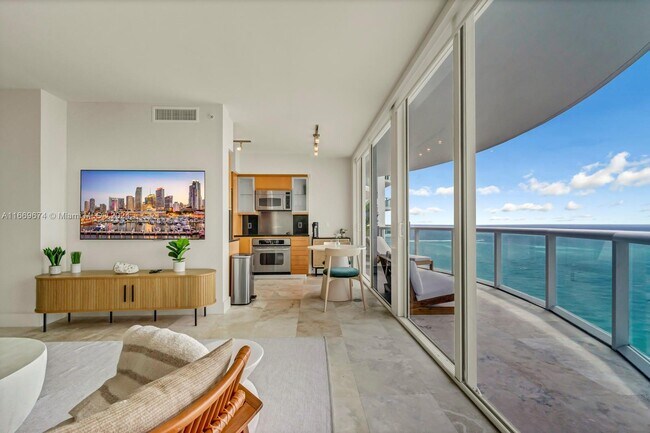 Foto del edificio - 6365 Collins Ave