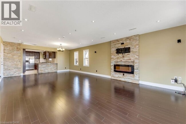 Building Photo - 561 Queen St S