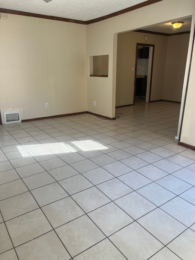 Building Photo - 1448 Pawnee Blvd