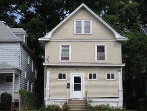 Building Photo - 1617 NE Jefferson Ave
