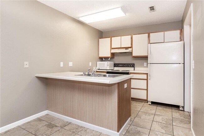 Building Photo - 1525 N Bernice Dr