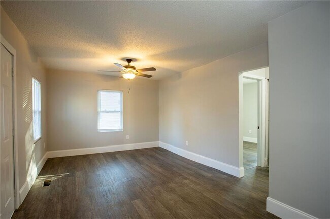 Foto del edificio - 4649 Burks Rd