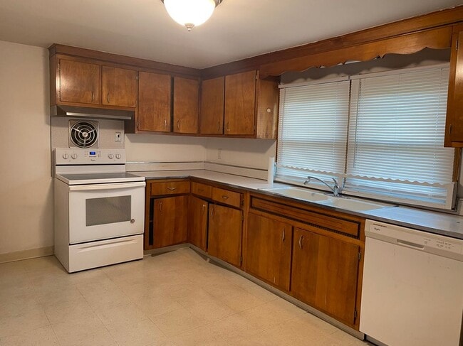 Building Photo - 123 Highland Ave