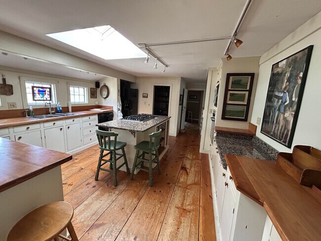 Foto del edificio - 266 N Haverhill Rd