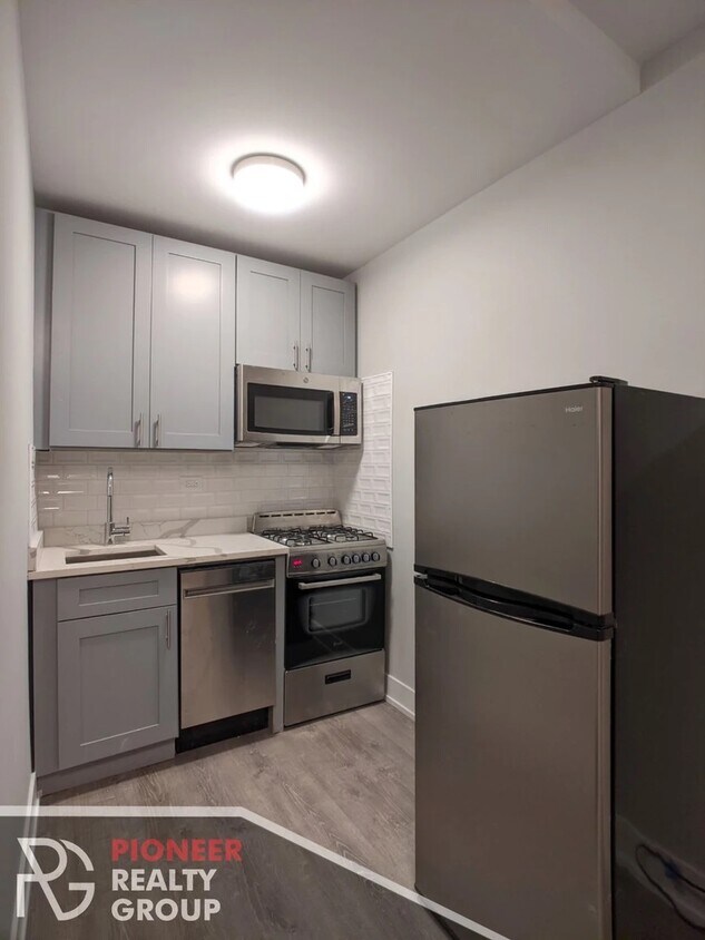 Foto principal - 503 W Belmont Ave