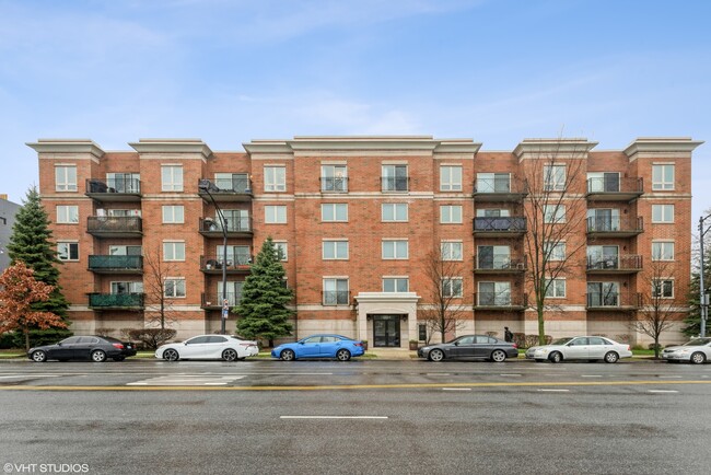 Building Photo - 5924 N Lincoln Ave
