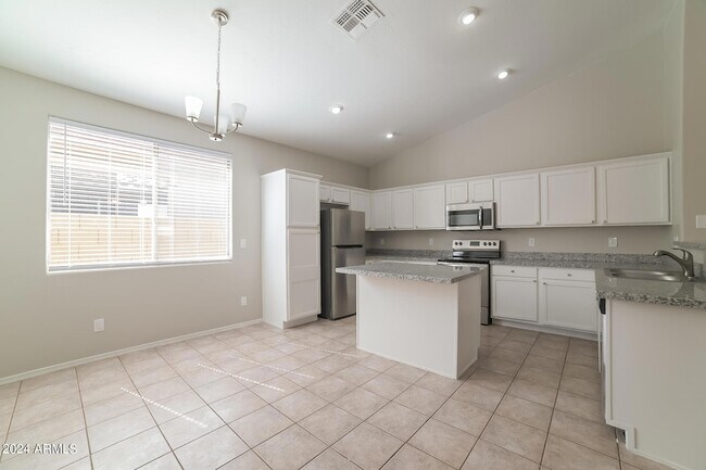 Building Photo - 17039 W Lundberg St