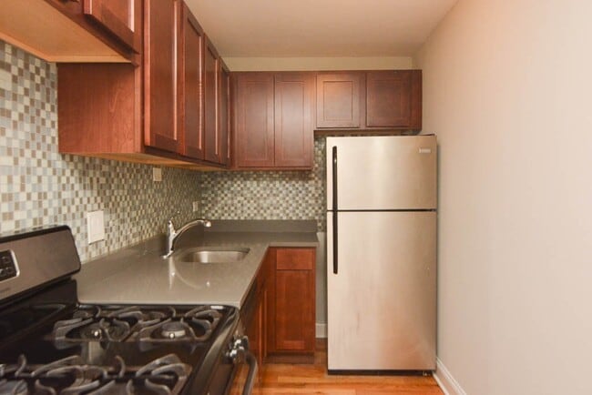 Foto del edificio - 448 W Barry Ave