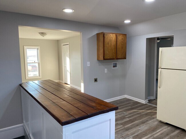 Foto del edificio - Newly Renovated 2 Bedroom Apartment
