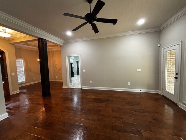 Foto del edificio - 990 Clubhouse Dr