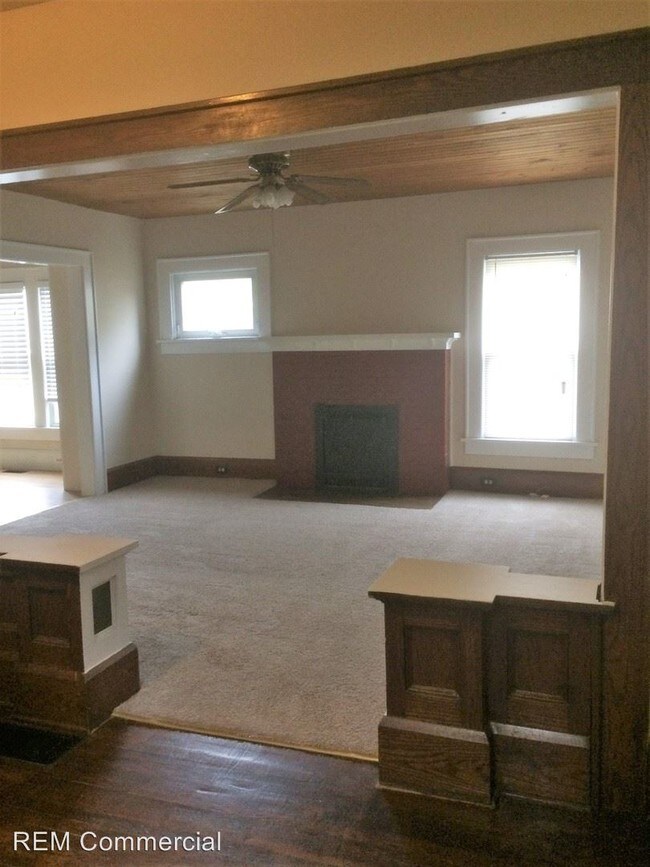 Building Photo - 426 7th St NE