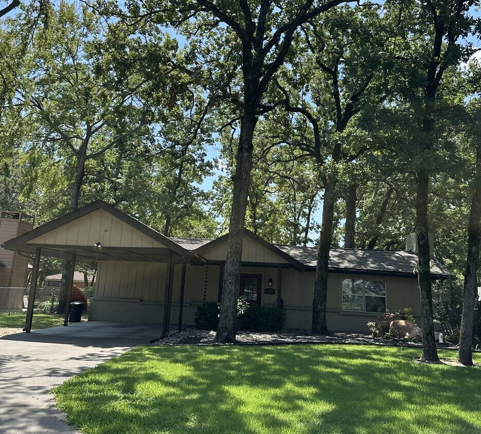 Foto principal - 127 Cedarwood Dr