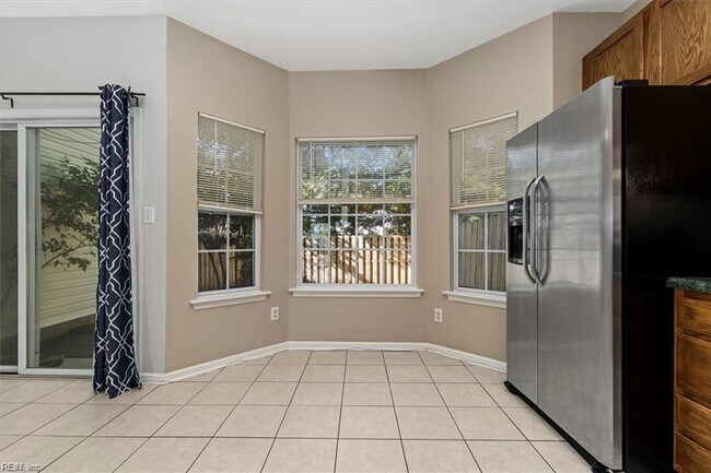 Foto del edificio - 4975 Kemps Lake Dr