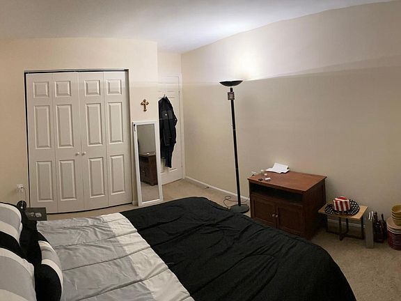 Foto del edificio - 3019 Seven Oaks Pl