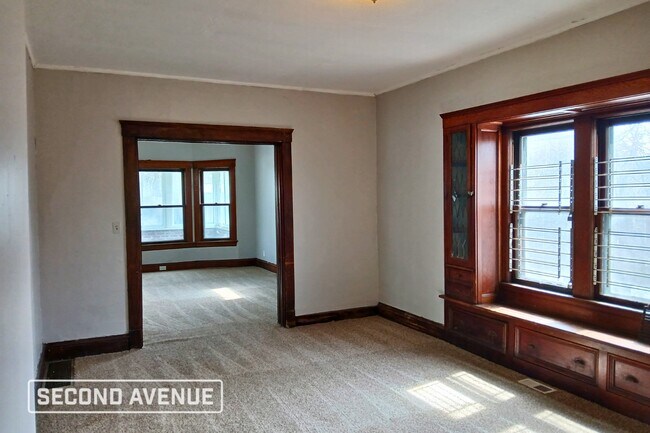 Building Photo - 2854 E 128th St