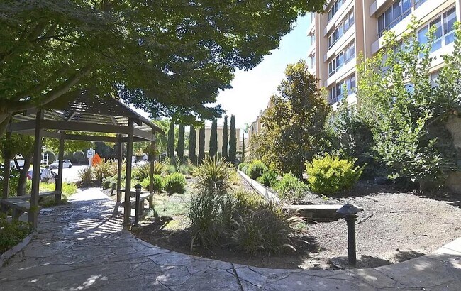 Foto del edificio - 1700 Civic Center Dr
