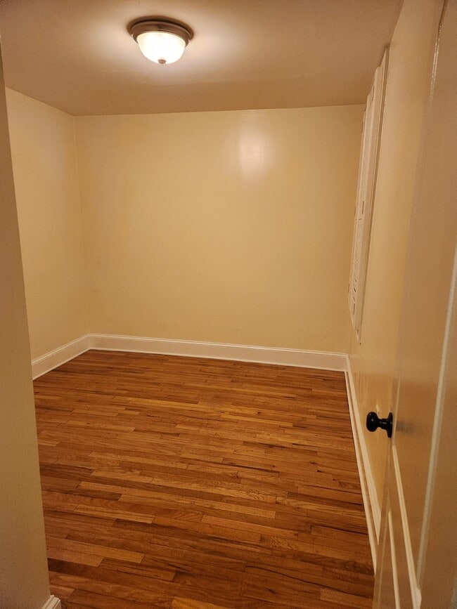 Building Photo - 457 Ridge St NW