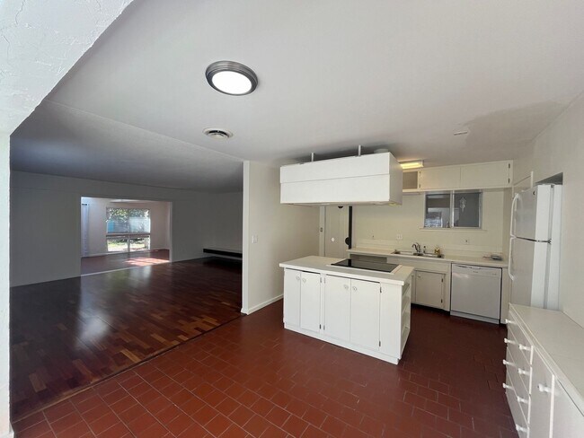 Foto del edificio - Incredible Location Large Single Level Home