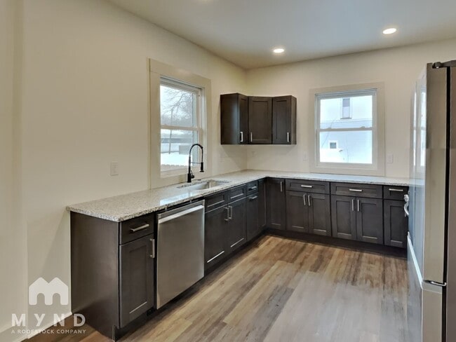 Foto del edificio - 1724 Woodlawn Ave