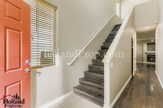 Foto del edificio - 4-Bedroom Home in Prime Hillsboro Location