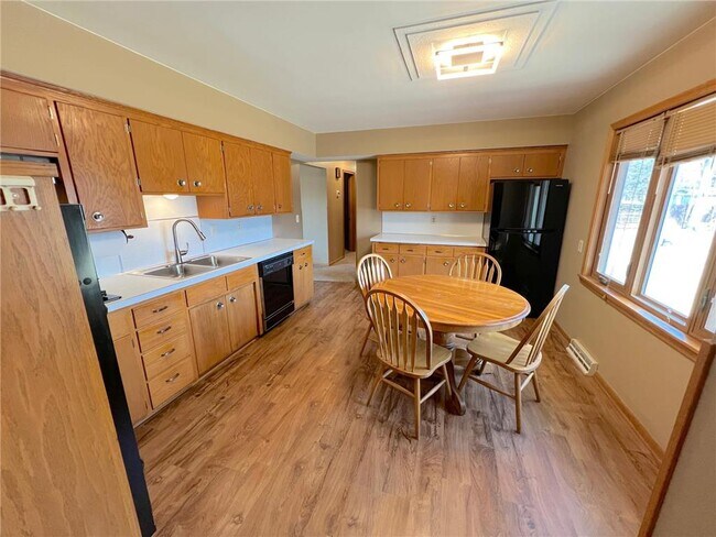 Foto del edificio - 10809 Abbott Ave S